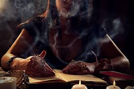 Mediums That Talk to the Dead vs. Clairvoyants: What’s the Difference?